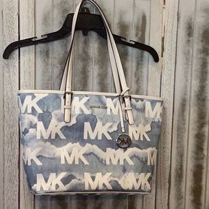 Michael Kors LIKE NEW Jet Set Traveler, Ret. $368